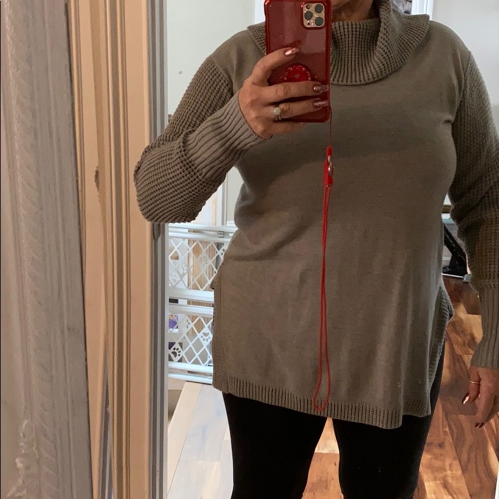 Sweater - Picture 4 of 5